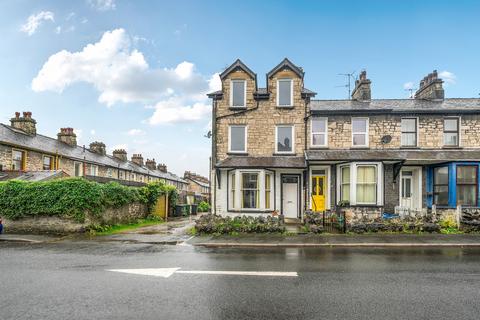 4 bed property, in 54 Park Avenue, £350,000