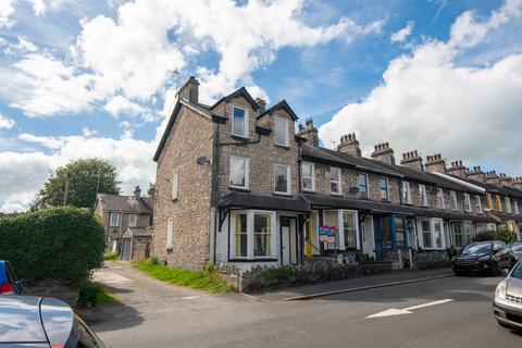 4 bed property, in 54 Park Avenue, £330,000