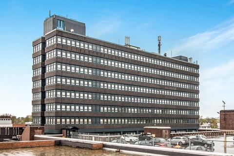 1 bed property, in Benbow Street, £75,000