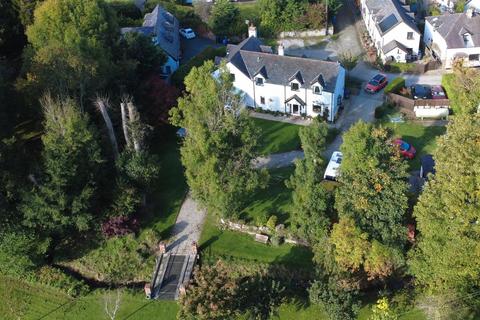 5 bed property, in Lower Denbigh Road, £650,000