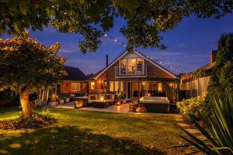 4 bed property, in New Road, £575,000