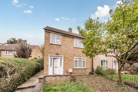 3 bed property, in Carslake Road, £725,000