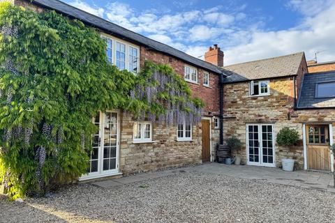 4 bed property, in St. Botolphs Road, £595,000