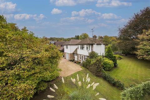 5 bed property, in London Road, £925,000