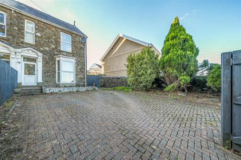 4 bed property, in Llangyfelach Road Treboeth, £265,000