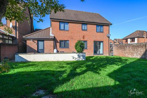 4 bed property, in Sovereign Way, £485,000