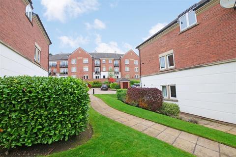 2 bed property, in Riverside Lodge, £349,500