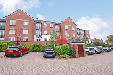 2 bed property, in Riverside Lodge, £325,000