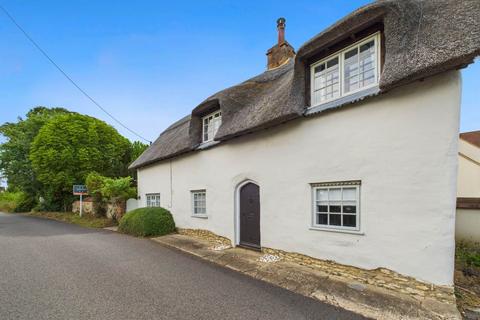 3 bed property, in Dollicott, £480,000