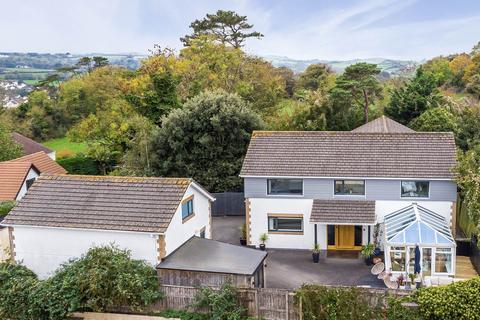 4 bed property, in Mount Raleigh Drive, £850,000