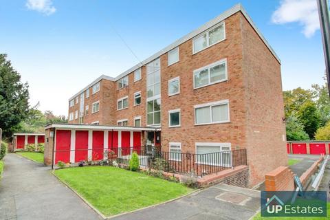 2 bed property, in Bankside Close, £125,000