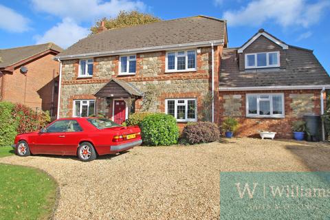 5 bed property, in The Boltons, £650,000