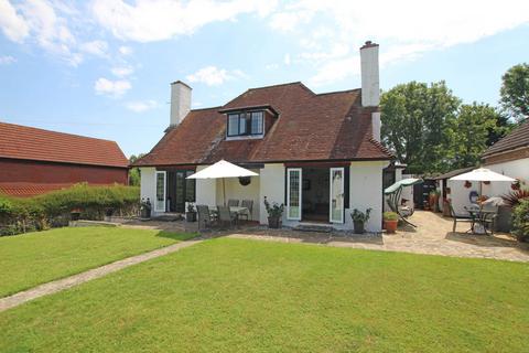 4 bed property, in The Close, £749,950