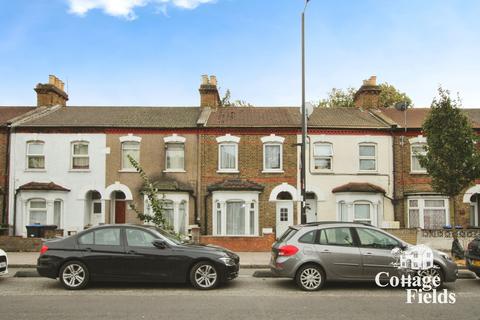 4 bed property, in Hertford Road, £450,000