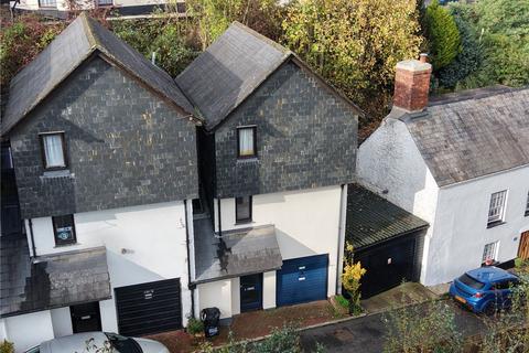 2 bed property, in Launceston, £150,000