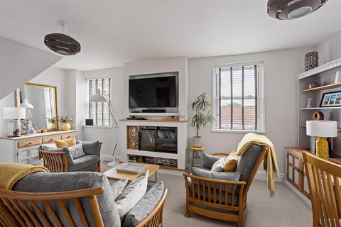 2 bed property, in Willowgate, £159,995