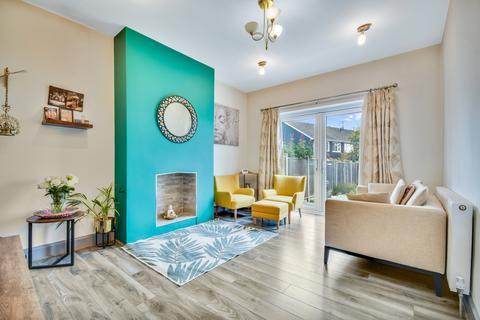 3 bed property, in Pentland Avenue, £450,000