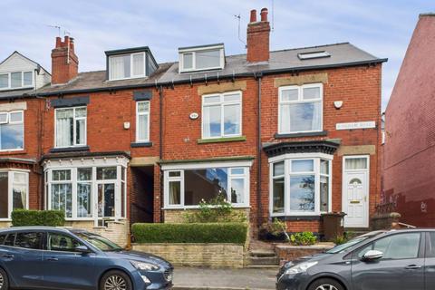 3 bed property, in Bingham Road, £220,000