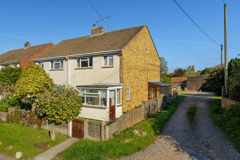 3 bed property, in High Street, £325,000