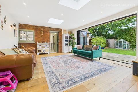 4 bed property, in Dunton Lane, £695,000