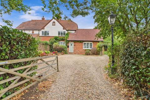 4 bed property, in Dunton Lane, £650,000