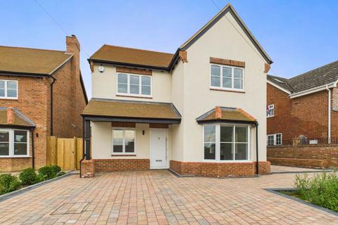 5 bed property, in Lower Street, £725,000