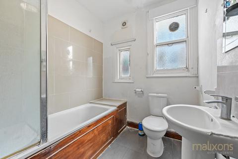 1 bed property, in Gleneldon Road, £340,000