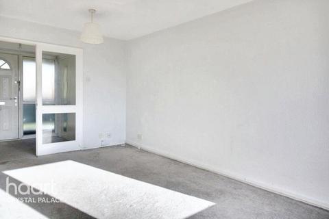 1 bed property, in Menlo Gardens, £150,000