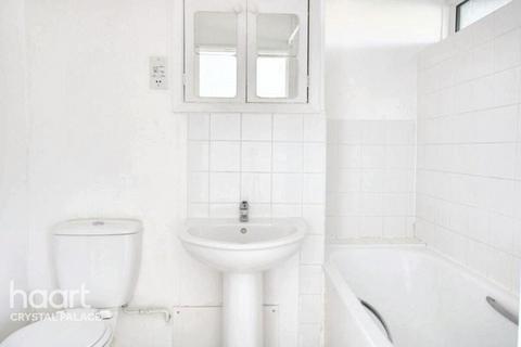 1 bed property, in Menlo Gardens, £150,000