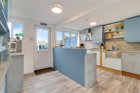 3 bed property, in Swanswood Gardens, £485,000