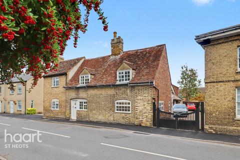 3 bed property, in Berkley Street, £525,000