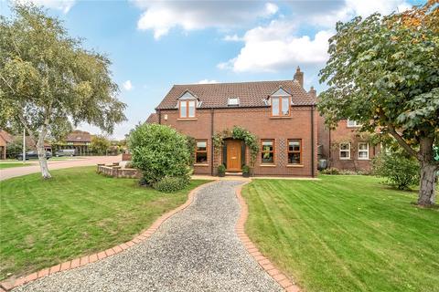 4 bed property, in Chestnut Way, £495,000