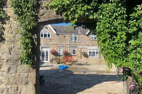 4 bed property, in Brynsiencyn, £875,000