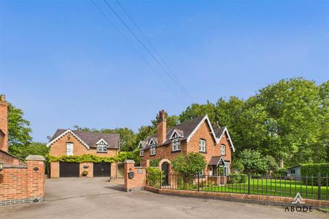 5 bed property, in Branston Road, £775,000