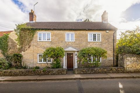 4 bed property, in Main Street, £425,000