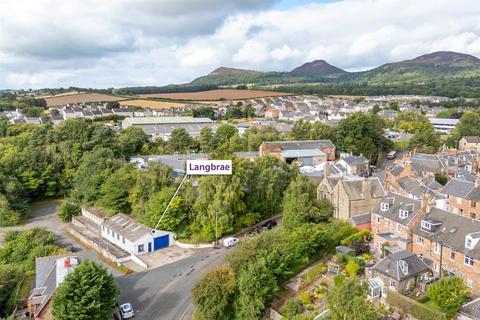 Land, in Langbrae Industrial Units, £150,000