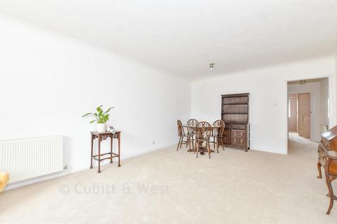 2 bed property, in Marama Gardens, £230,000
