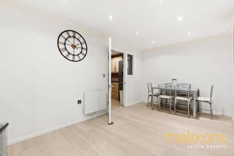 3 bed property, in Gleneagle Road, £375,000