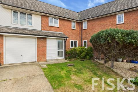 2 bed property, in Camelot Gardens, £300,000