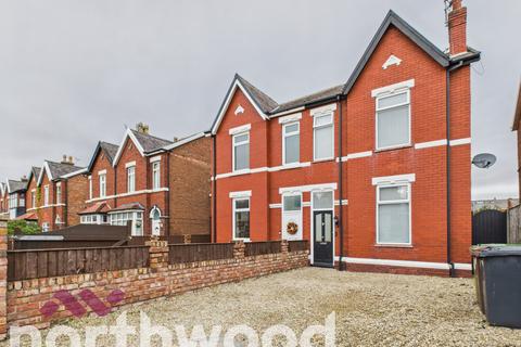 2 bed property, in Bispham Road, £200,000