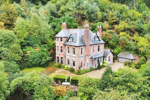6 bed property, in Glen Lodge, £1,495,000