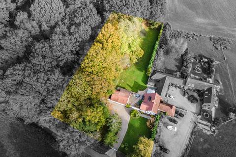 3 bed property, in Umberslade, £900,000