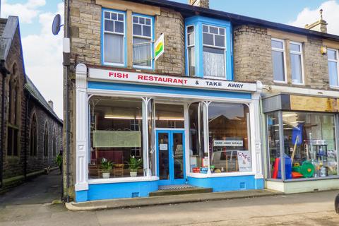 2 bed property, in Horseshoe Fish & Chip Shop, £200,000