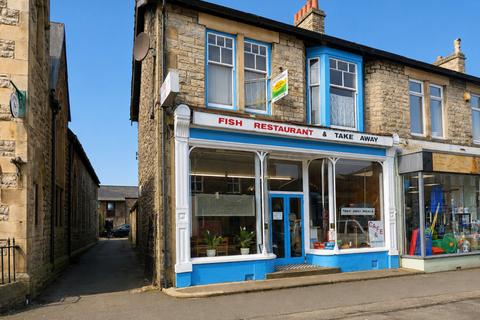 2 bed property, in Horseshoe Fish & Chip Shop, £190,000