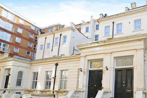 2 bed property, in Terrace Road, £152,000