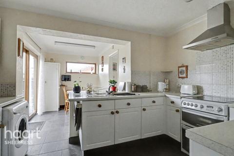 3 bed property, in Scocles Road, £360,000