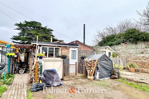 2 bed property, in Tower Estate, £80,000