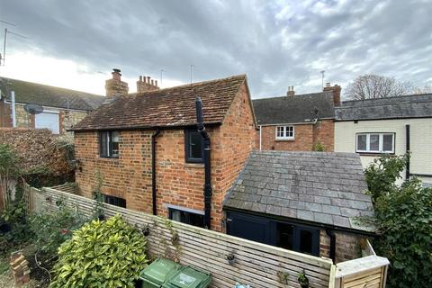 1 bed property, in Silver Street, £180,000