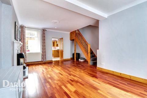 3 bed property, in Arnold Street, £120,000