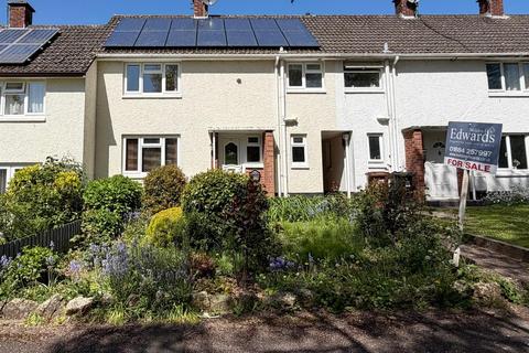 3 bed property, in Park Close, £270,000